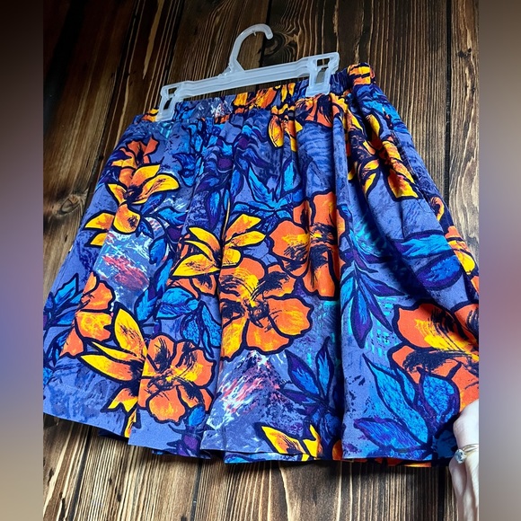 Vibrant French Connection Skirt - Picture 2 of 3